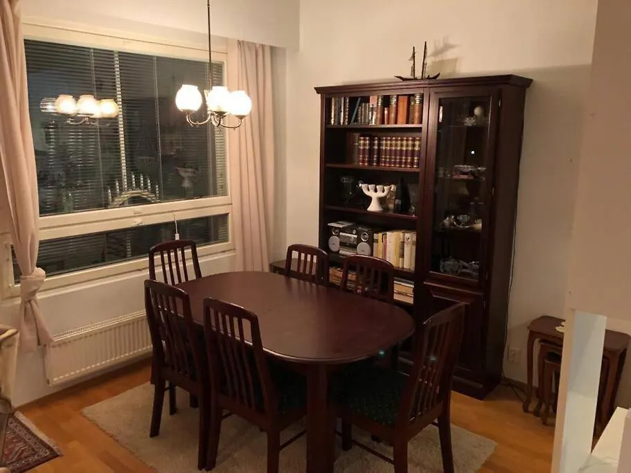 Kotimaailma - Kodikas Iso Kolmio Saunalla Vantaalla location